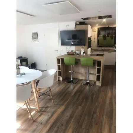 Charming In Husum 함부렌