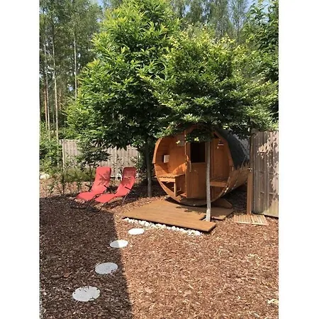 Charming In Husum 아파트 *